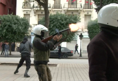 Lacrimogeni in Avenue Bourguiba, Tunisi